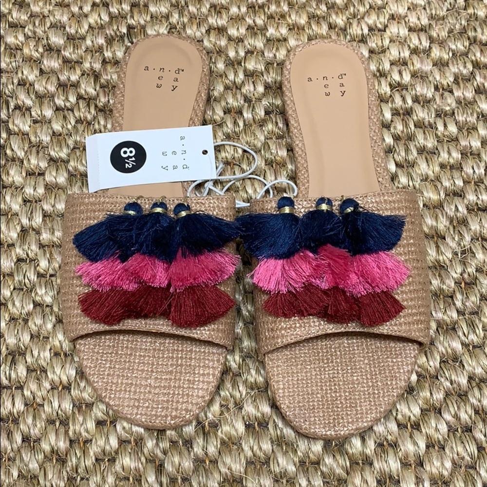 Pom Pom Woven Sandles